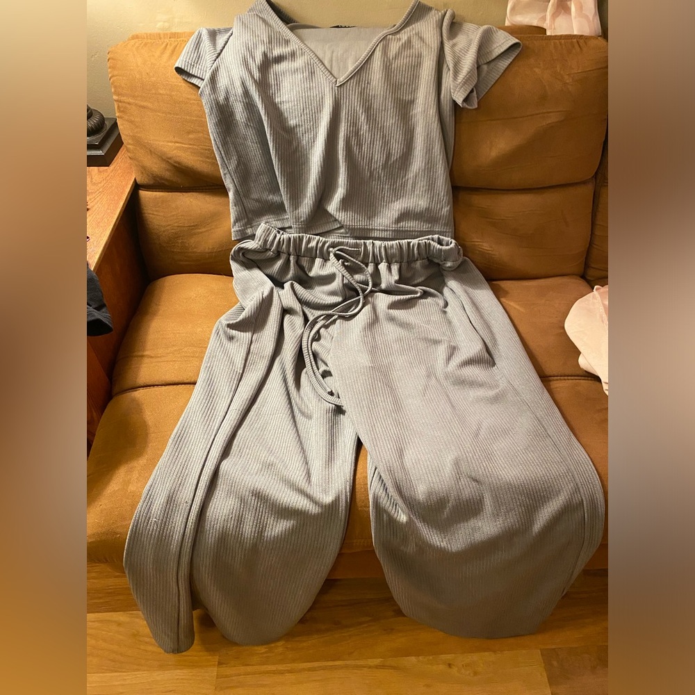 Gray crop top and pants set used good condition
